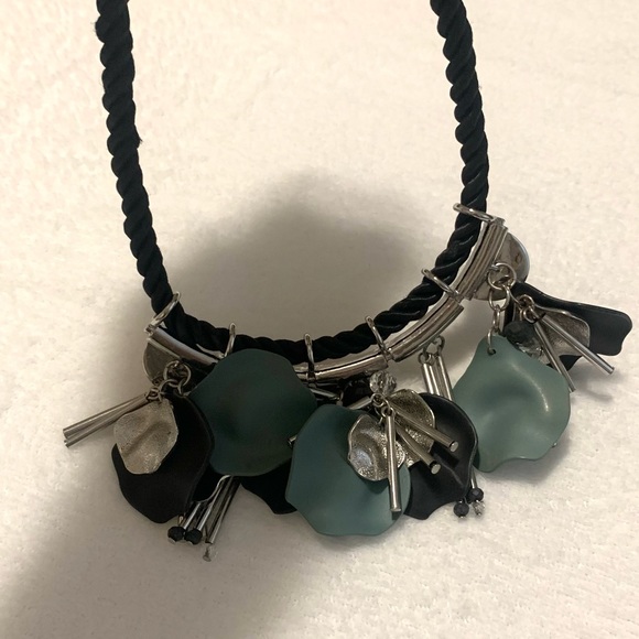 Beautiful Necklace, Ann Taylor, like new - Picture 4 of 4